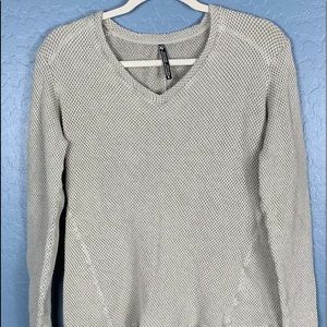 Kuhl womens v neck long sleeve sweater Size small